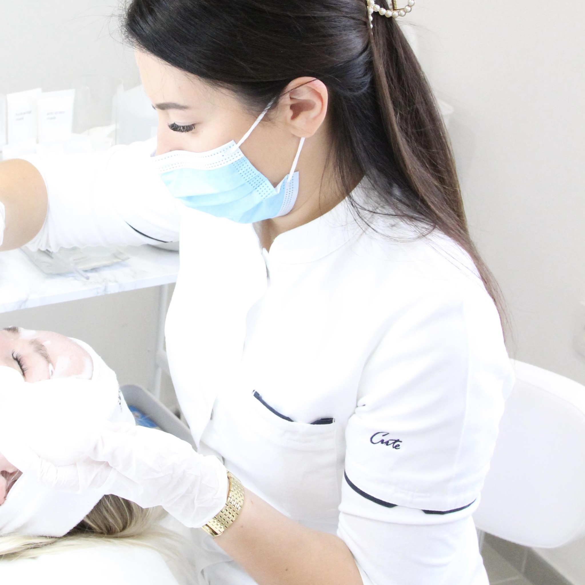 Skin med centar logo